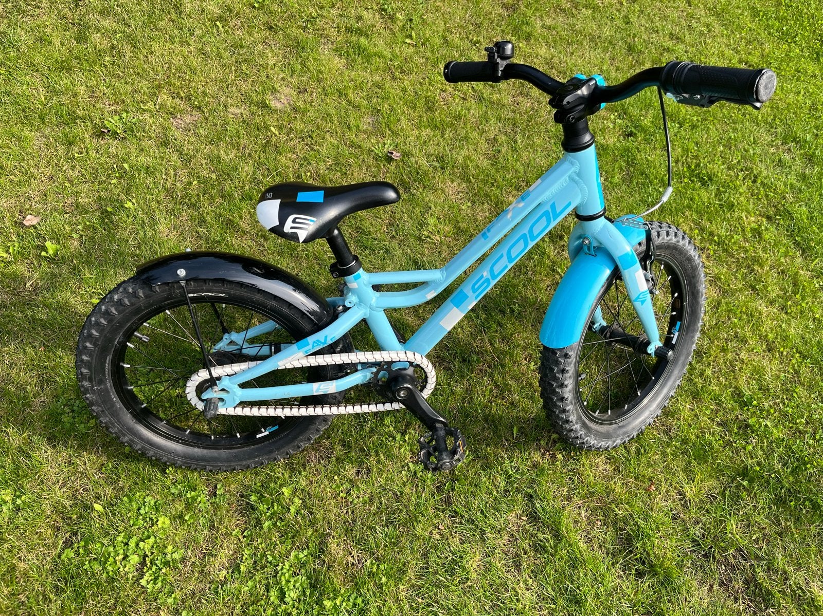 SCOOL kinderfiets 16 inch - Zo goed als nieuw, Ophalen, Zo goed als nieuw, Terugtraprem, 16 tot 20 inch
