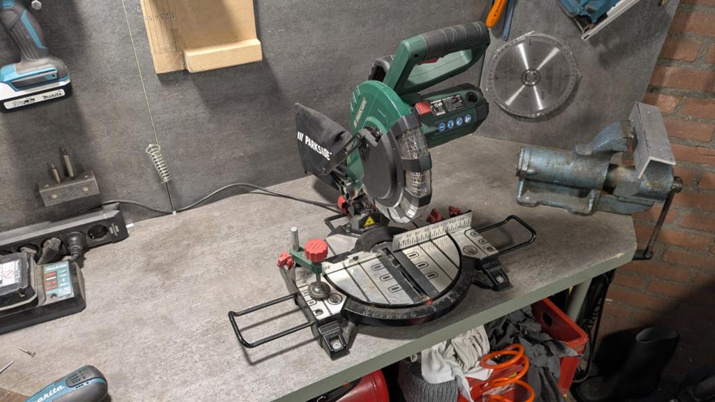 Parkside Afkortzaag - Krachtig en Nauwkeurig Zagen, Doe-het-zelf en Verbouw, Gereedschap | Zaagmachines, Ophalen, Gebruikt, 70 mm of meer