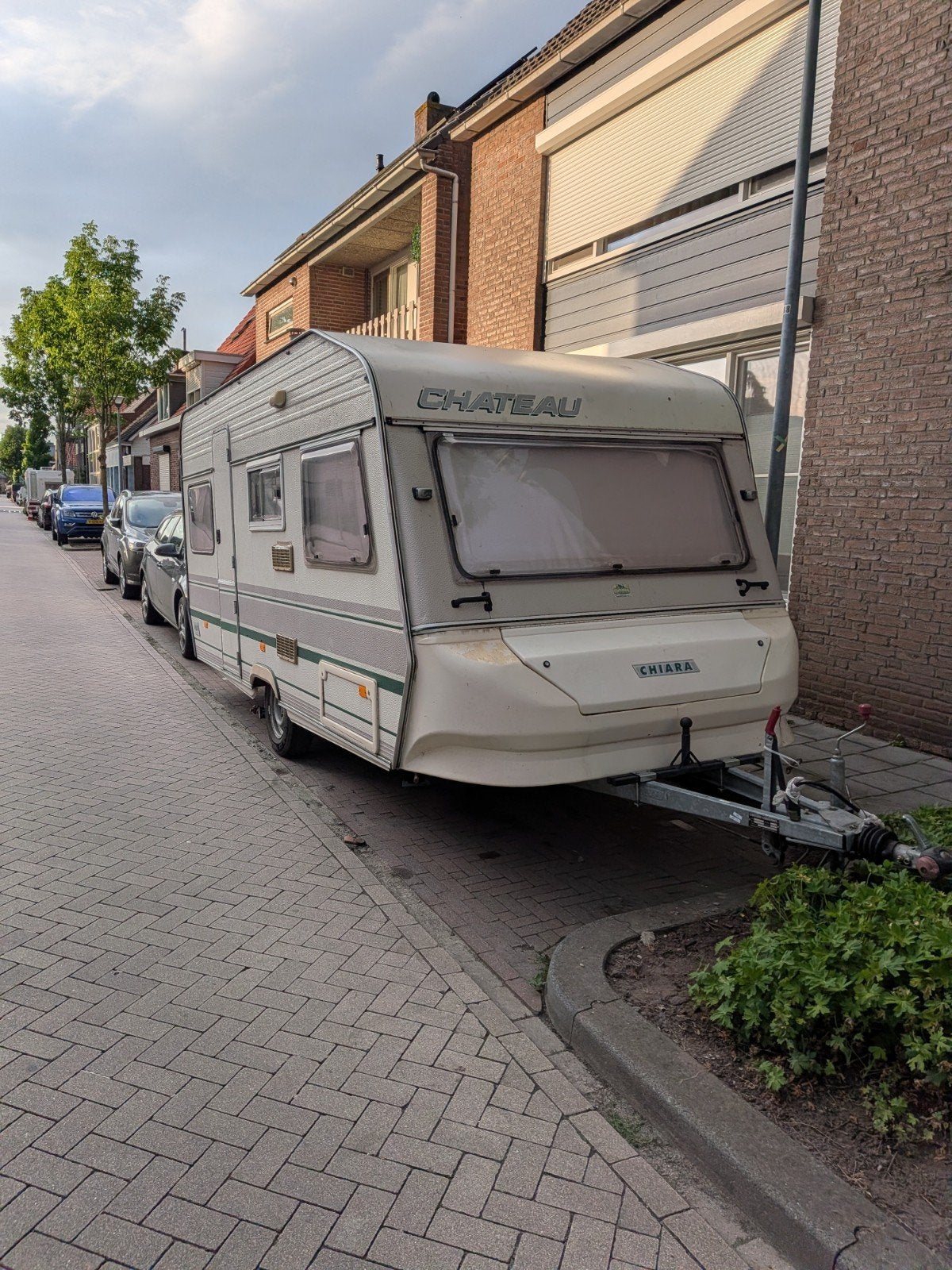 Chateau Chiara 480 caravan met mover, Chateau, Rondzit, Particulier, Koelkast