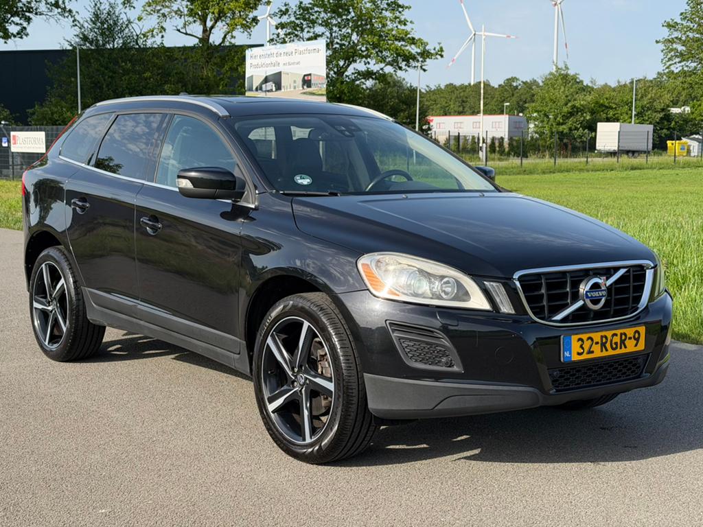 Volvo XC60 2.0 T5 Summum NIEUWE MOTOR, Auto's, Euro 5, Zwart, 4 cilinders, Zwart