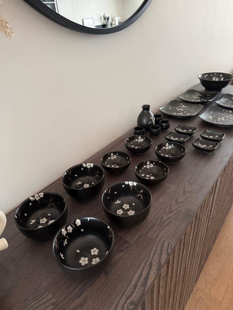 Sushi servies 4 personen zwart met bloem, Ophalen, Aziatisch, Zo goed als nieuw, Aardewerk