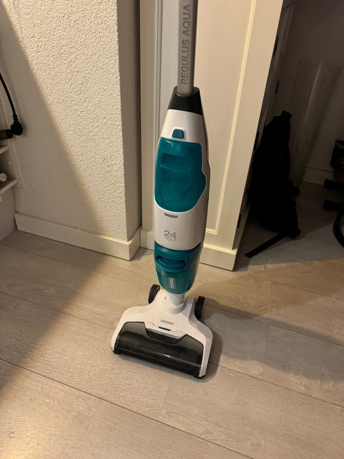 Leifheit Regulus Aqua PowerVac is een 2-in-1 nat-droogzuiger, Overige merken, Ophalen of Verzenden, Waterstofzuiger, Reservoir