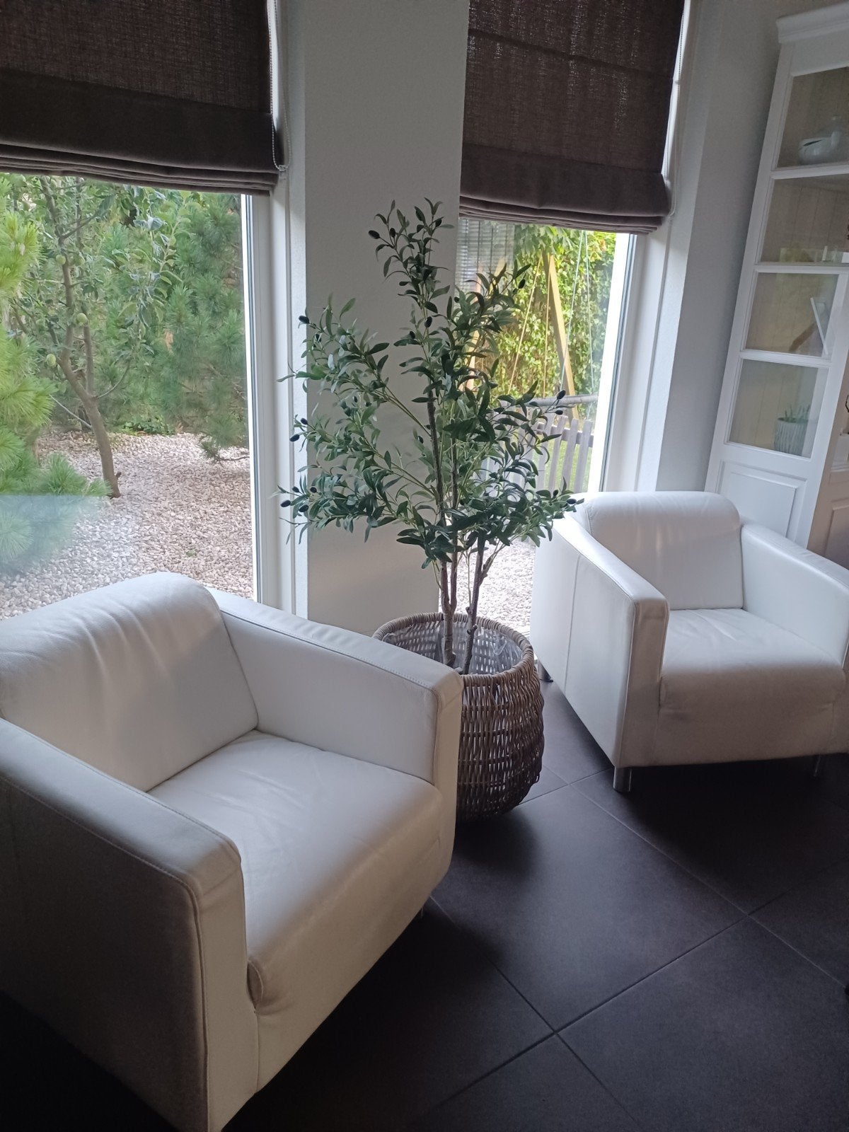 Te koop 2 witte leren fauteuils, Ophalen