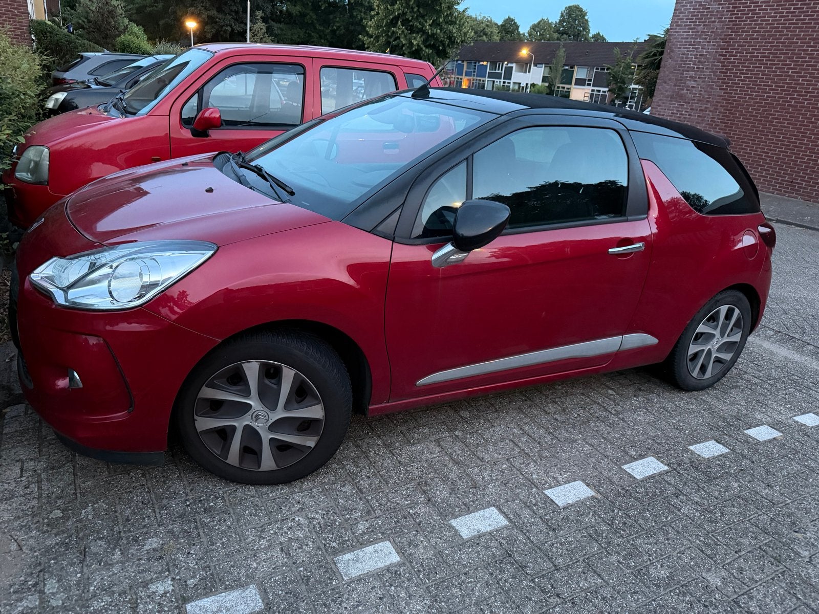 Citroën DS3 1.2 VTI Cabrio 2013 Rood, Auto's, 40 €/maand, 1199 cc, Origineel Nederlands, Handgeschakeld