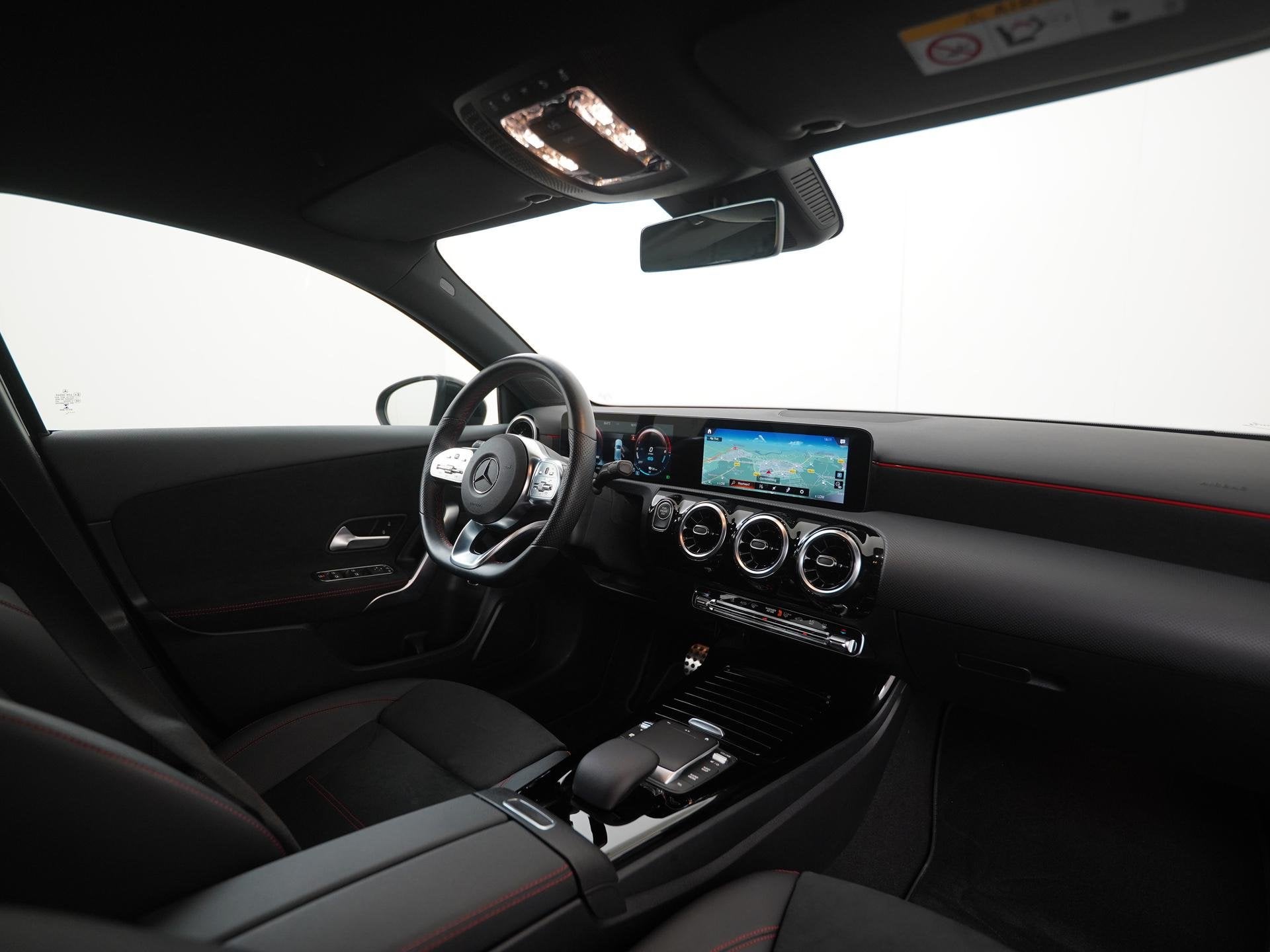 Mercedes-Benz A-klasse 250e AMG Night | Widescreen | Camera, Gebruikt, Leder en Stof, Zwart, Bedrijf