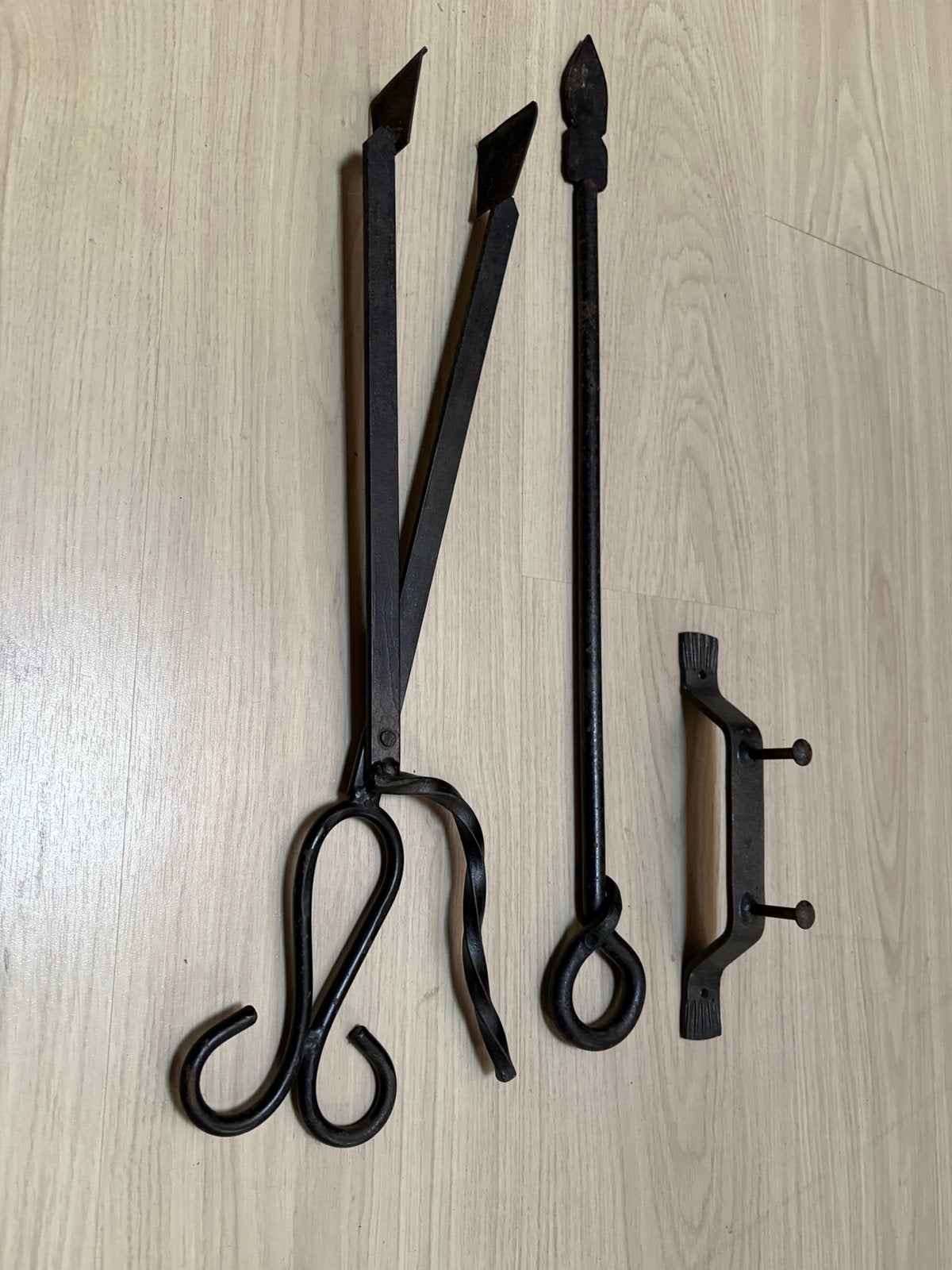 Gesmeden openhaard pook en tang, Wandkapstok, Gebruikt, Ophalen of Verzenden, Minder dan 100 cm