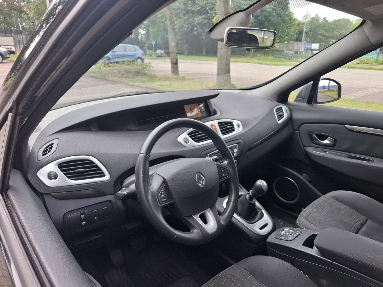 Foto 9 van RENAULT GRAND SCENIC 1.4i 6 VERSN. AIRCO APK CRUISE KEYLESS