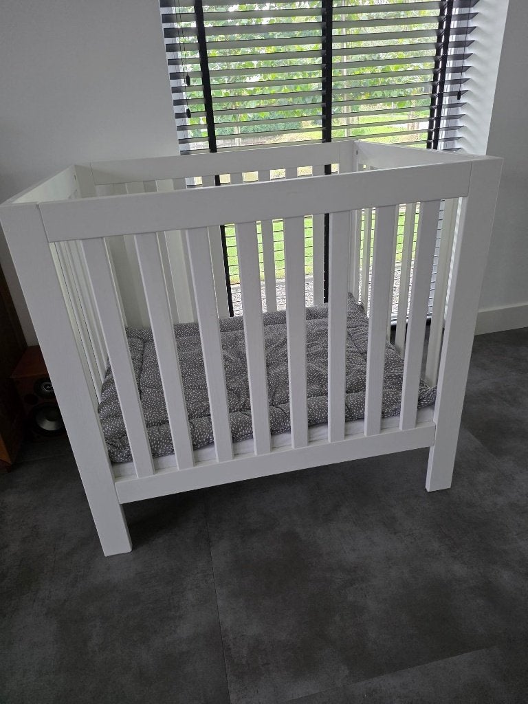 Box met matras, boxkleed en muziekmobiel, z.g.a.n., Kinderen en Baby's, Ophalen, Zo goed als nieuw, Rechthoekig, In hoogte verstelbaar