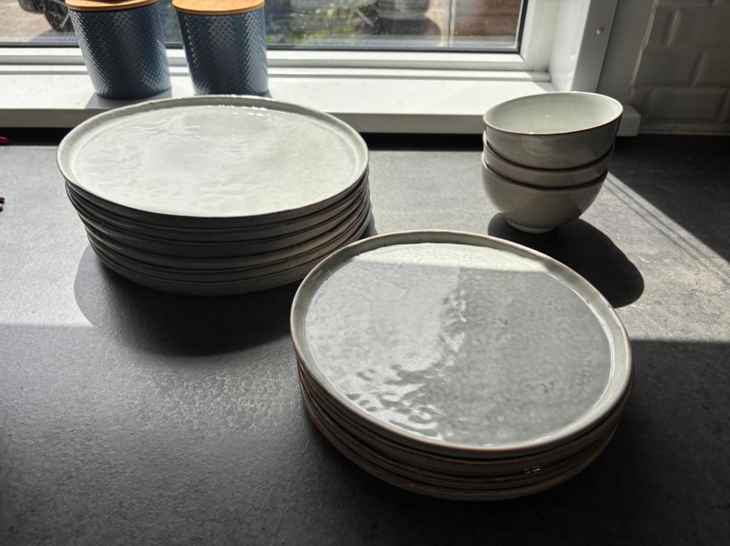 HK living servies (zie omschrijving voor prijs), Gebruikt, Keramiek, Ophalen of Verzenden, Bord(en)