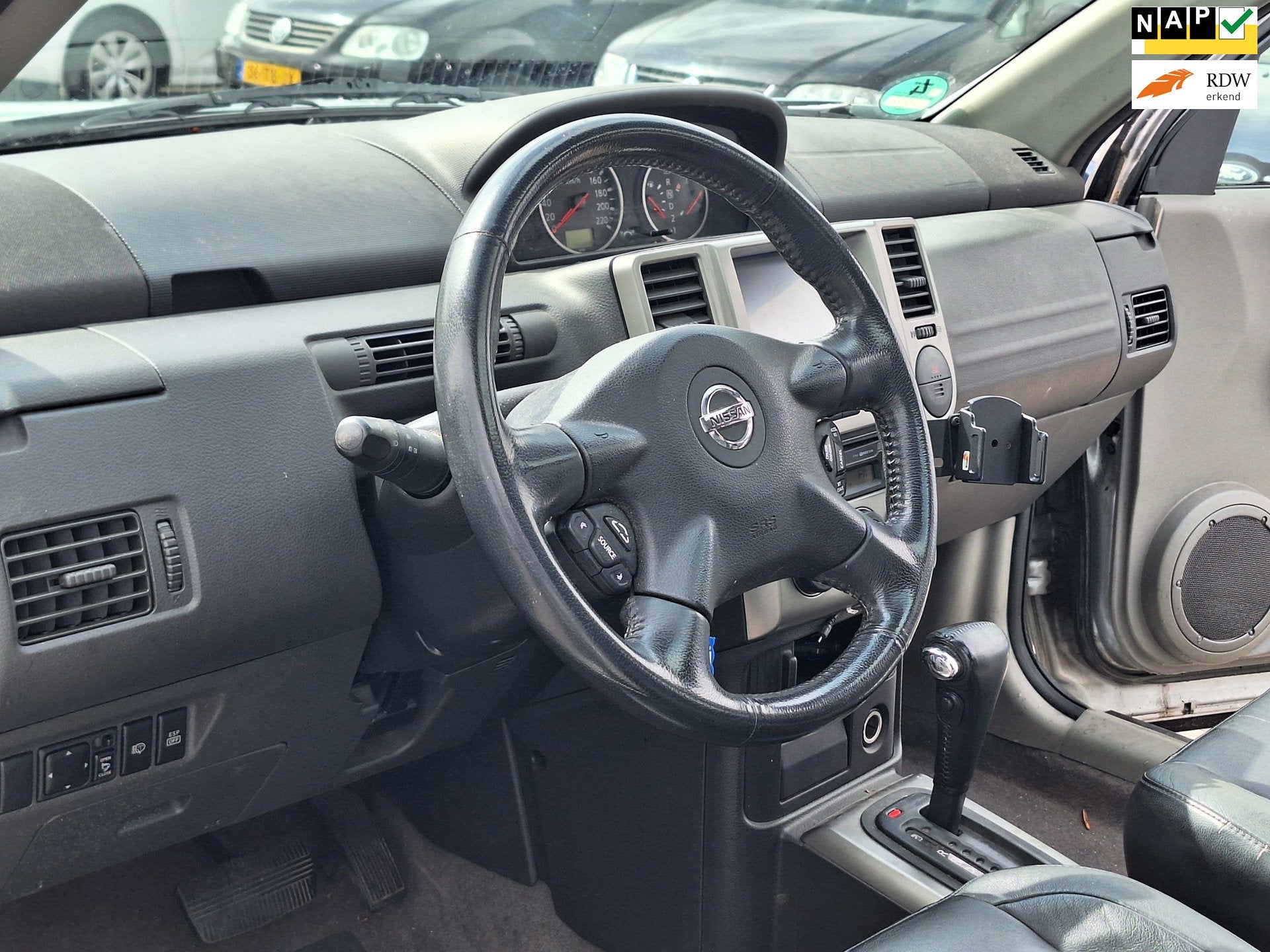 Nissan X-Trail €3850,-2.5 Elegance Automaat Navigatie Leer, Auto's, Nissan, Automaat, 1350 kg, Gebruikt, Zwart