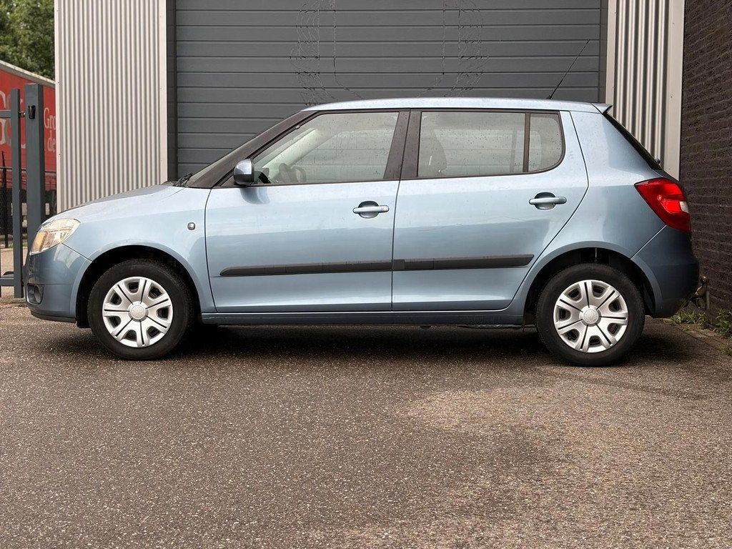 Skoda Fabia 1.6-16V Ambiente Airco|Cruise, Auto's, Skoda, Voorwielaandrijving, Blauw, Bedrijf, Handgeschakeld