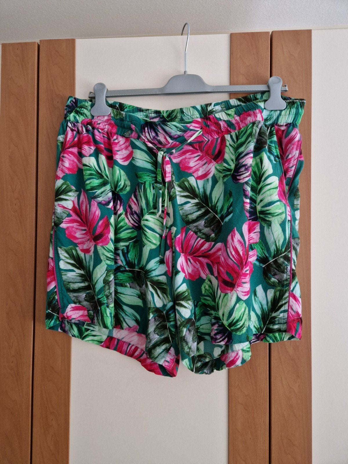 Fleurige Korte Broek Miss Etam mt 48, Kleding | Dames, Rokken, Ophalen of Verzenden, Zo goed als nieuw, Maat 46/48 (XL) of groter