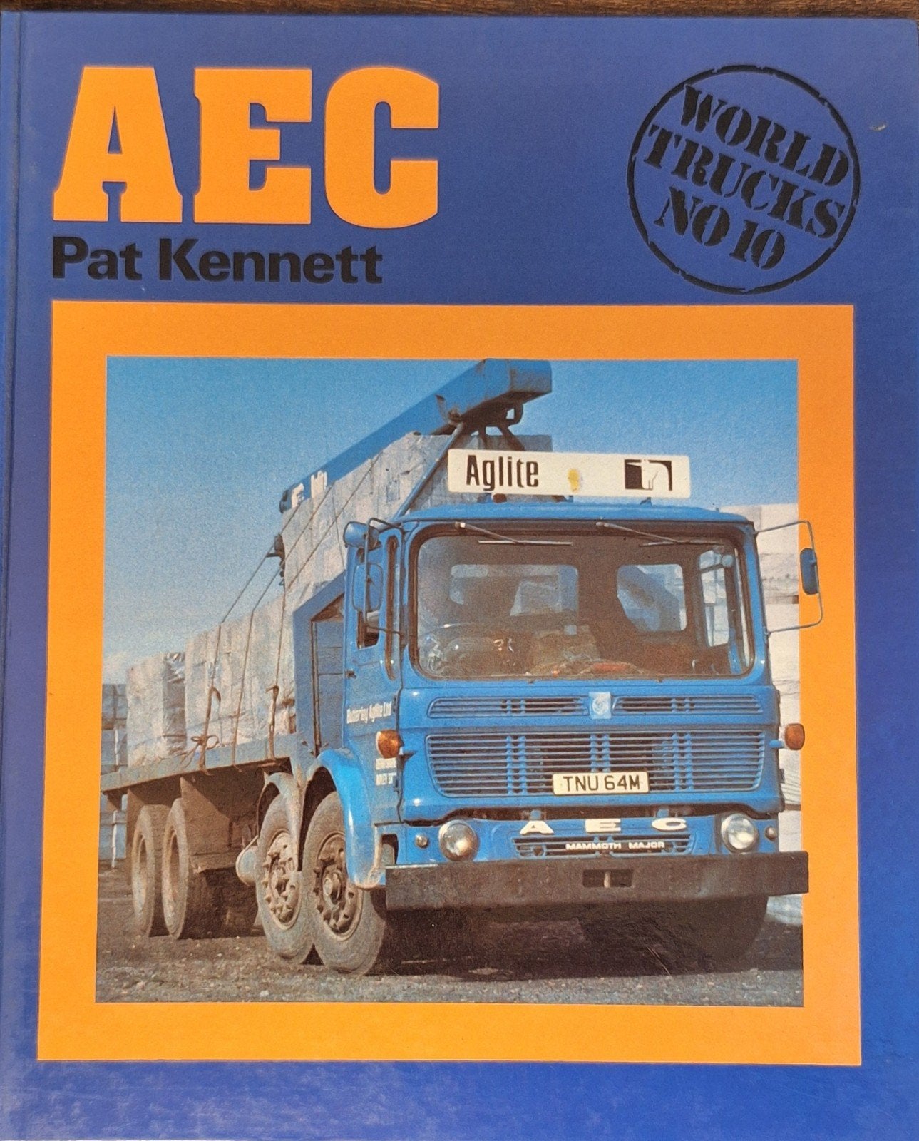 AEC World Trucks No 10 - Pat Kennett (1980), Ophalen of Verzenden, Zo goed als nieuw, Overige merken, Pat Kennett