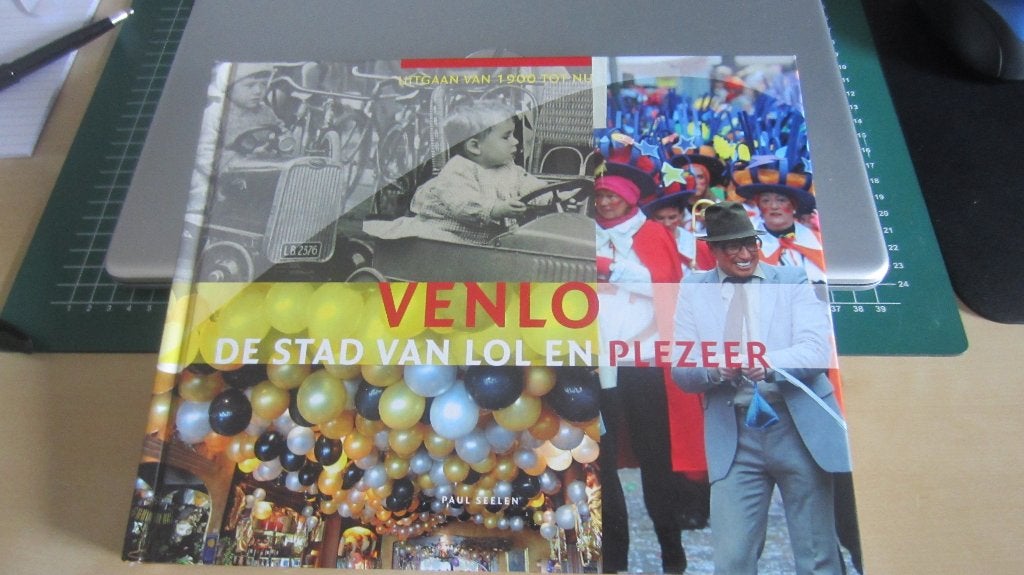 VENLO.(De stad van lol en plezier)Uitgaan van 1900 tot nu., 20e eeuw of later, Ophalen of Verzenden, Zo goed als nieuw, Paul Seelen