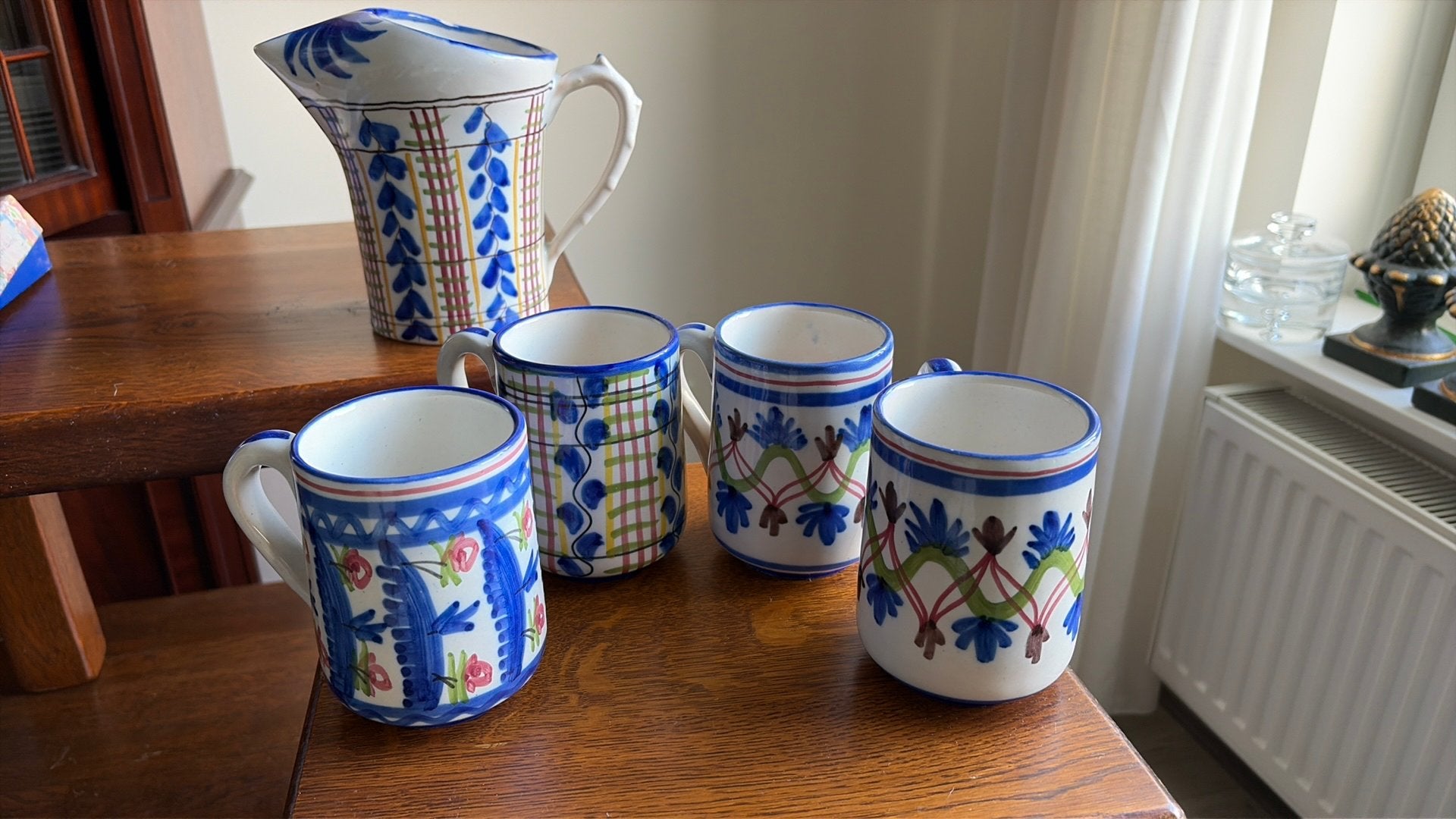 Spaans aardewerk 4 bekers en schenkkan, Antiek en Kunst, Ophalen of Verzenden