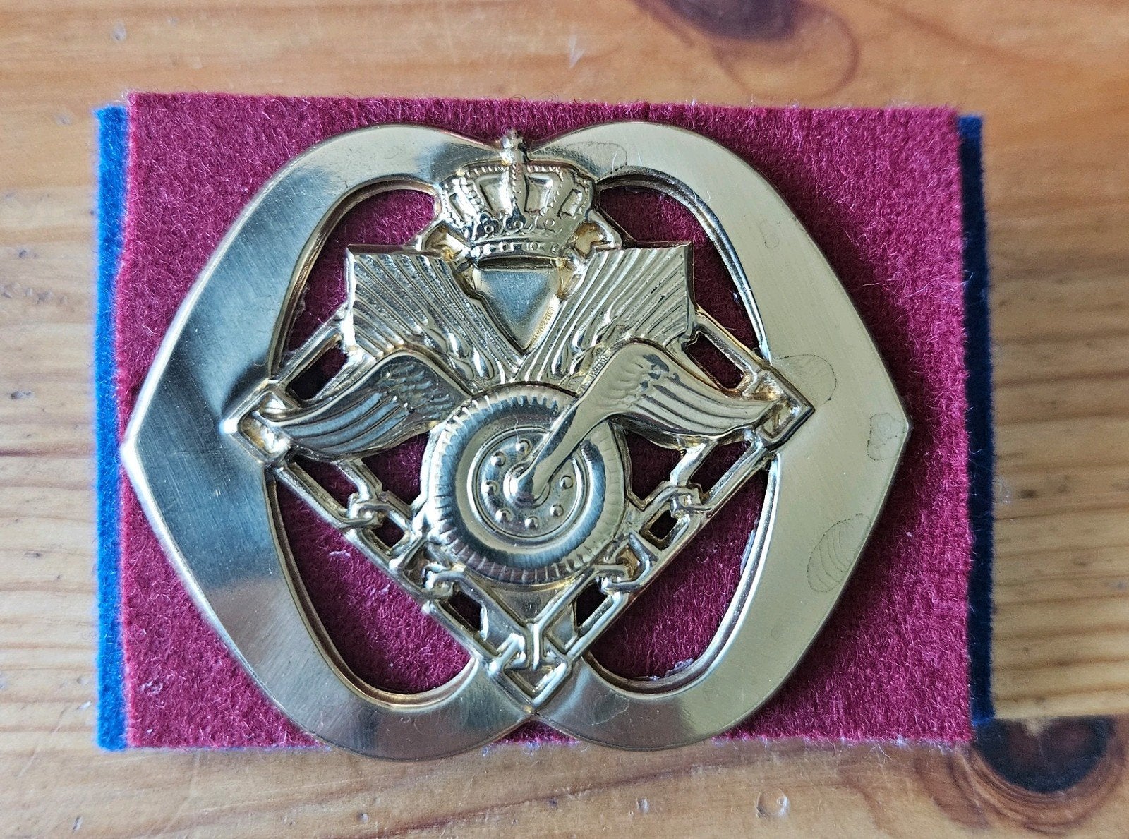 Baretembleem B&T, Verzamelen, Ophalen of Verzenden, Landmacht, Nederland, Embleem of Badge