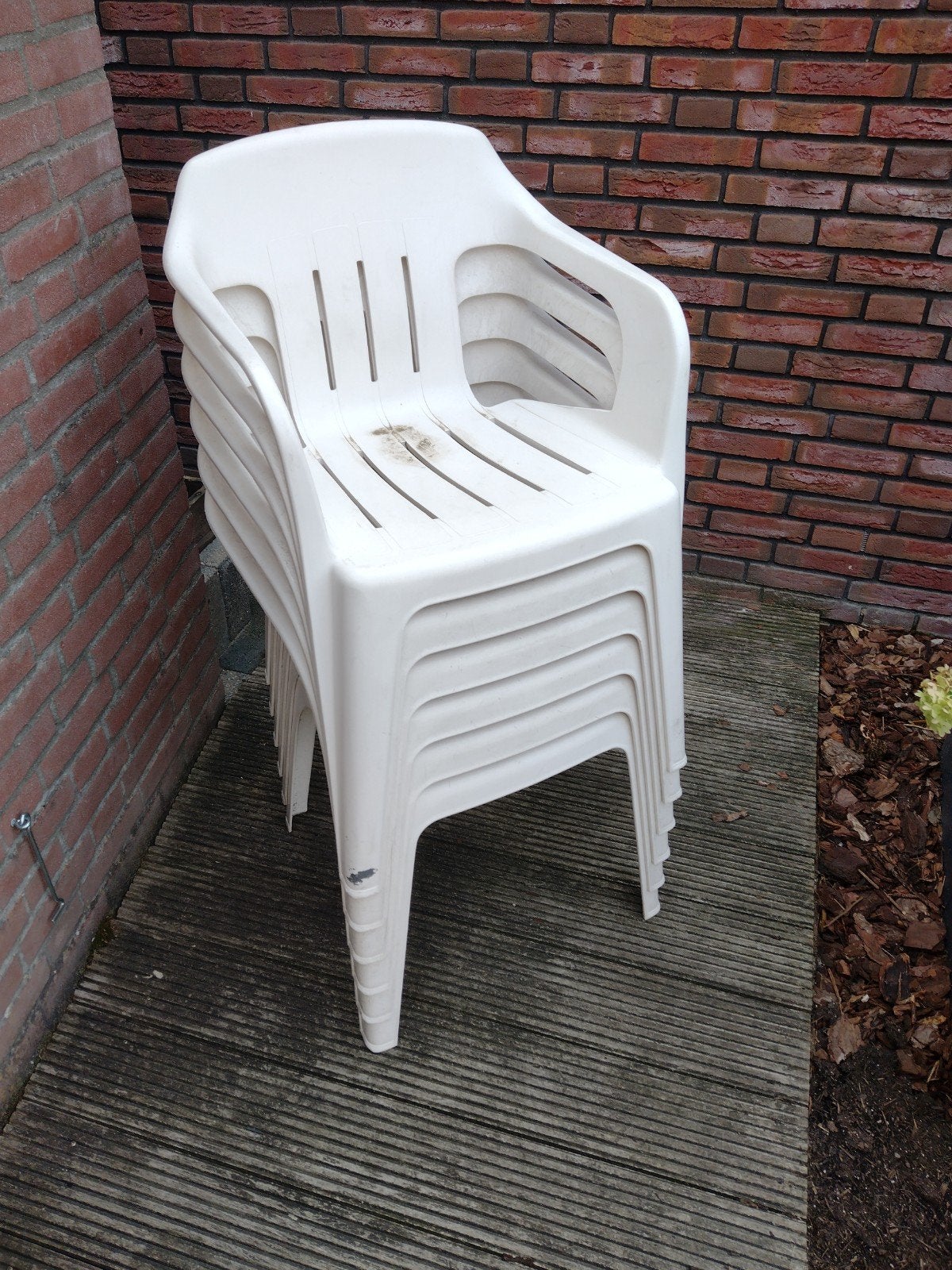 Witte stapelbare tuinstoelen, Ophalen, Gebruikt, Kunststof, Stapelbaar