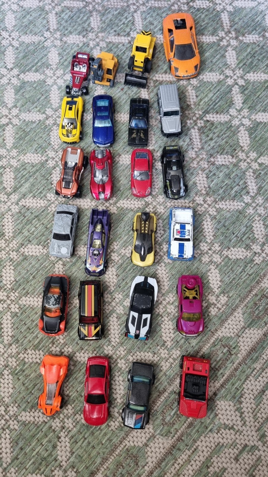 24 speelgoedauto's (Hot Wheels, Matchbox), Kinderen en Baby's, Speelgoed | Speelgoedvoertuigen, Ophalen, Gebruikt