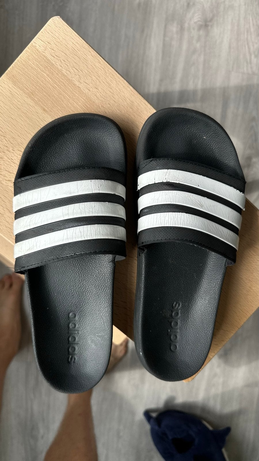 Gebruikte Adidas slippers - Comfortabel en stijlvol, Ophalen of Verzenden, Gedragen, Zwart, Slippers