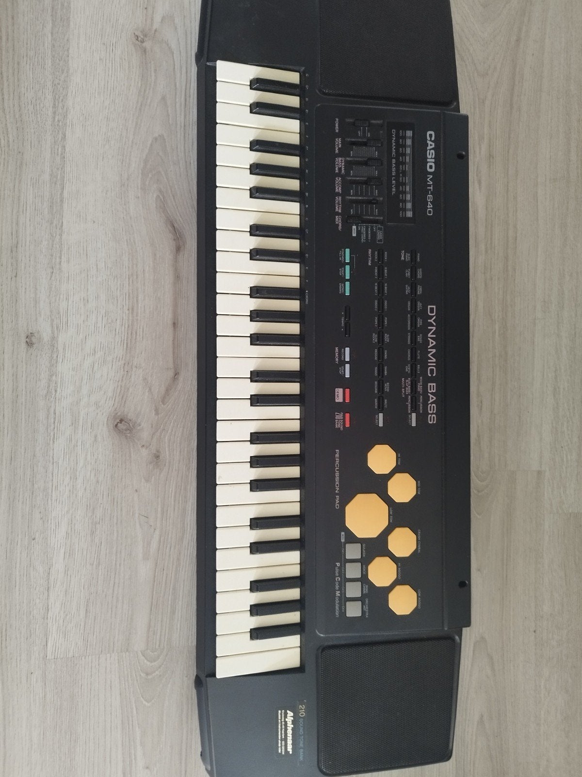 Casio MT-640 Keyboard met Dynamic Bass & MIDI, Muziek en Instrumenten, Keyboards, Ophalen of Verzenden