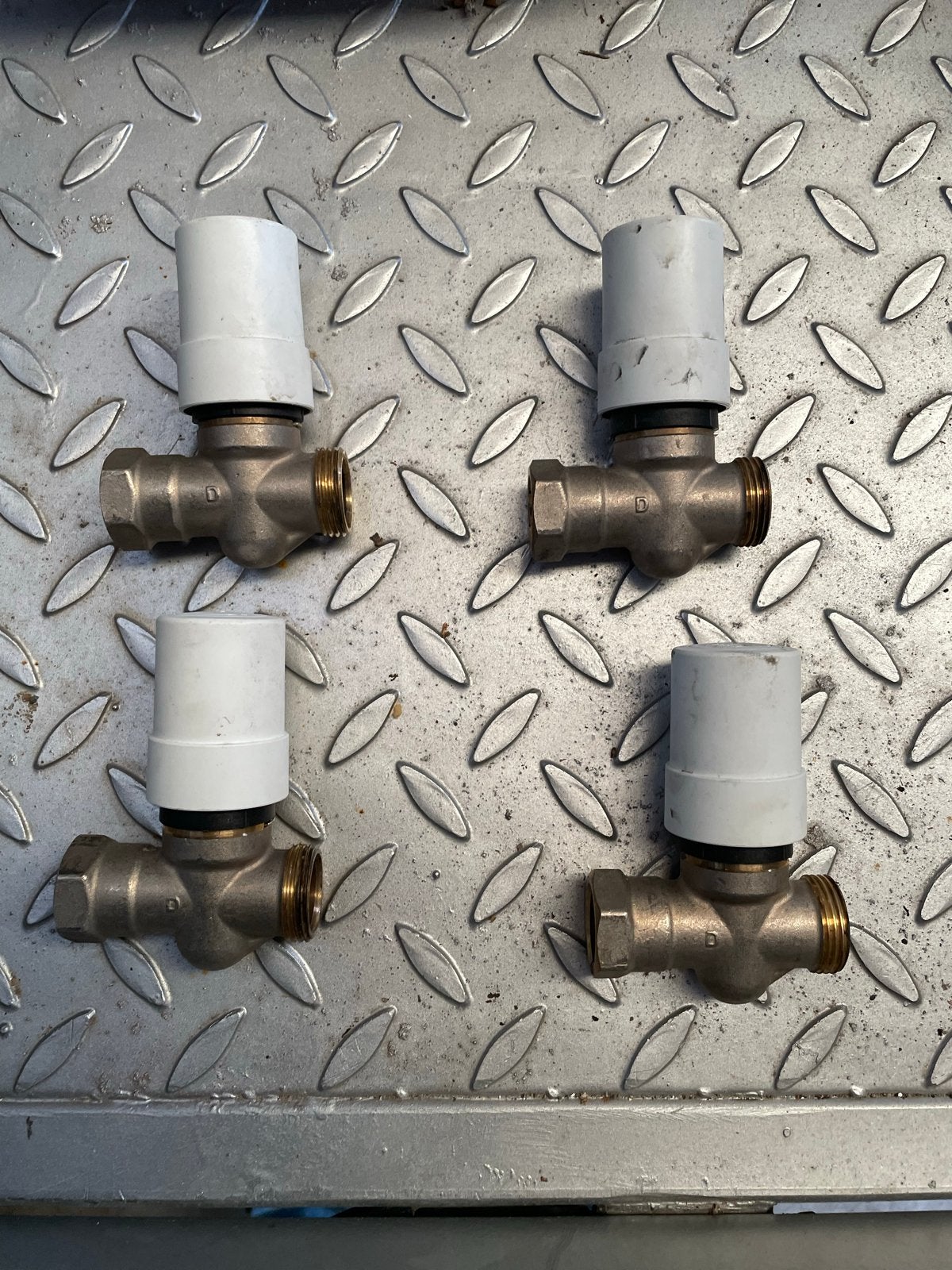 Danfoss thermostaatkranen voor radiator (4 stuks), Doe-het-zelf en Verbouw, Gebruikt, Minder dan 30 cm, Minder dan 60 cm, Ophalen