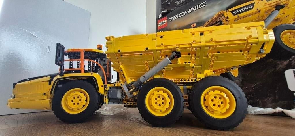 LEGO Technic 42114 Volvo 6x6 Nieuwstaat, ongebruikt stickers, Inclusief accessoires, Lego, Ophalen of Verzenden, Zo goed als nieuw