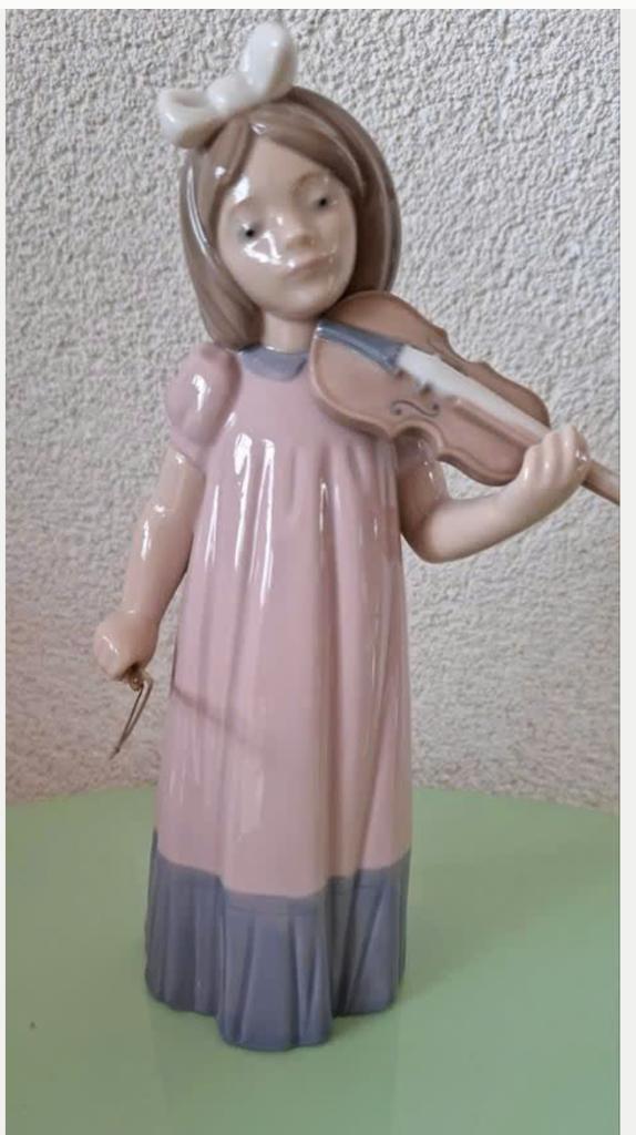 Nao Lladro figurine 1034 - porselein beeldje meisje viool, Overige typen, Ophalen of Verzenden, Zo goed als nieuw, Overige stijlen