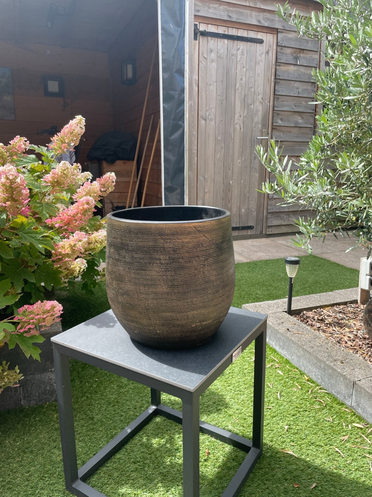 Goudkleurige stenen bloempot - 30cm hoog, binnenmaat 26cm, Steen, Gebruikt, Rond, Binnen