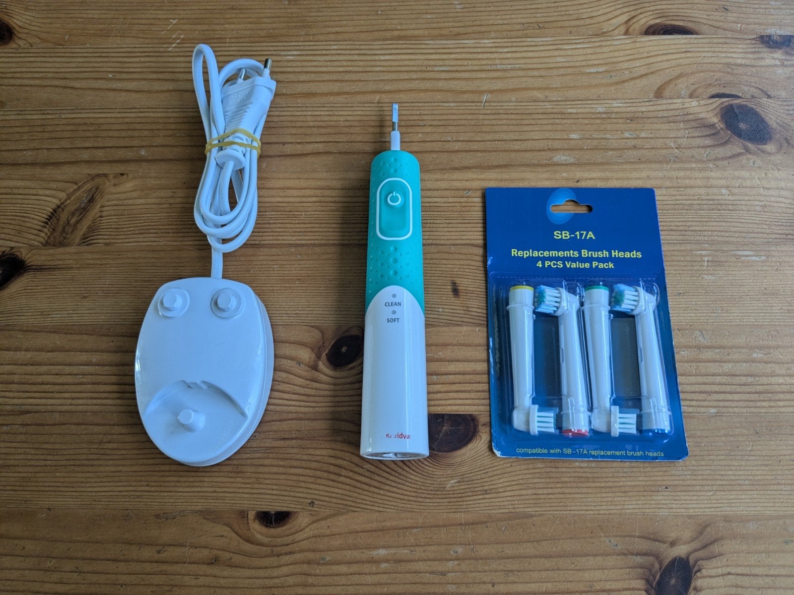 Electrische tandenborstel Oral B compatible met 4 nieuwe, Ophalen of Verzenden, Zo goed als nieuw, Tandenborstel