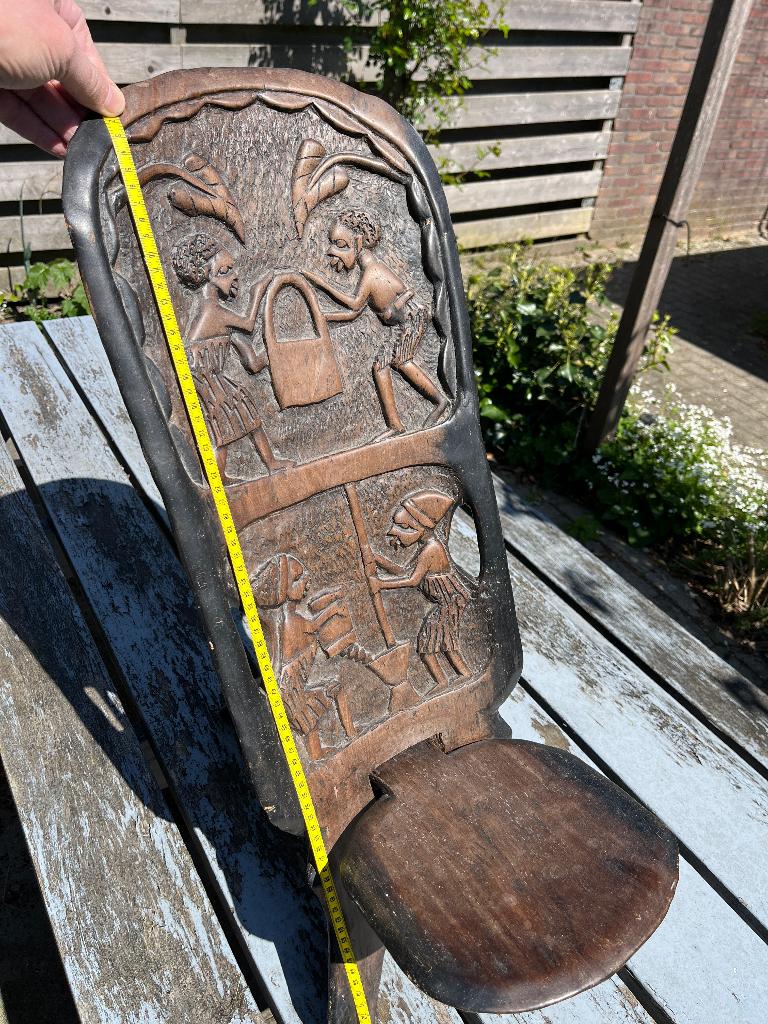 Afrikaanse Stoel (geboortestoel), Ophalen