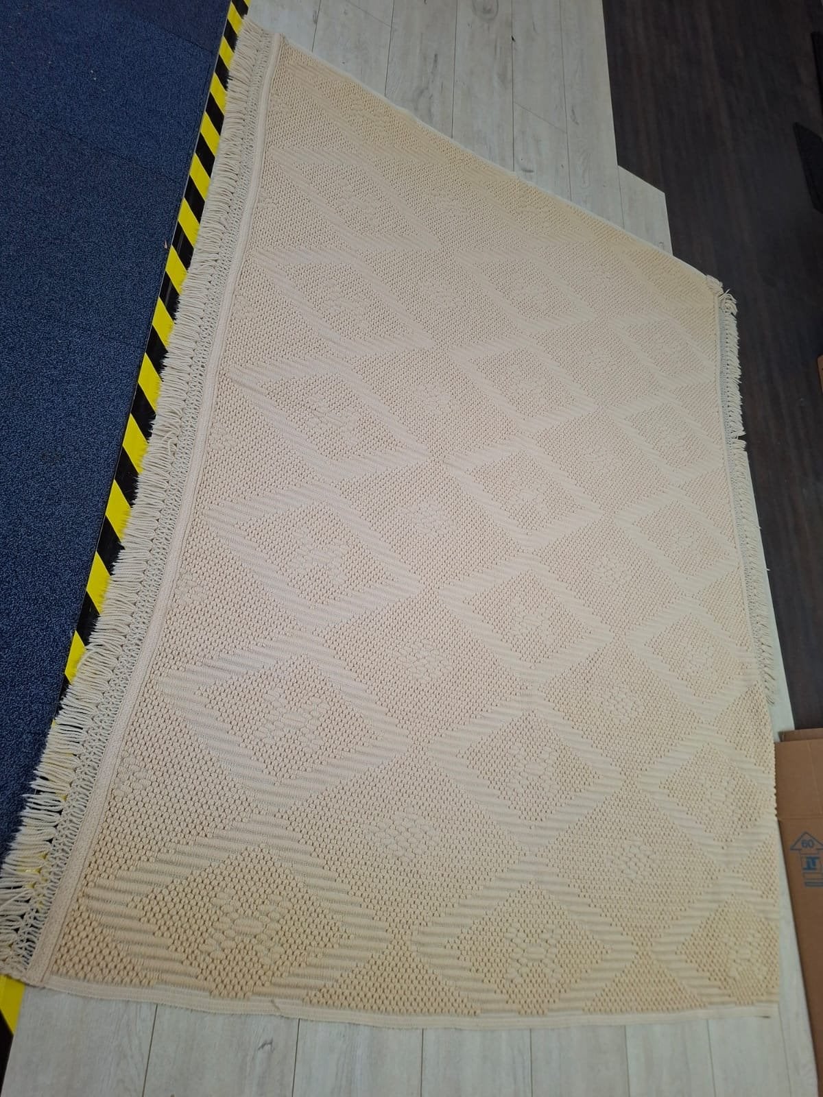 Crèmekleurig vloerkleed met patroon, Huis en Inrichting, Stoffering | Tapijten en Kleden, Ophalen, Gebruikt, 100 tot 150 cm, 50 tot 100 cm