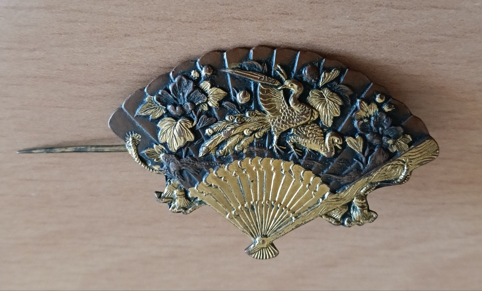 Japanse shaduko waaier Broche, Sieraden, Tassen en Uiterlijk, Broches, Brons, 4 tot 7 cm, Gebruikt, Ophalen of Verzenden