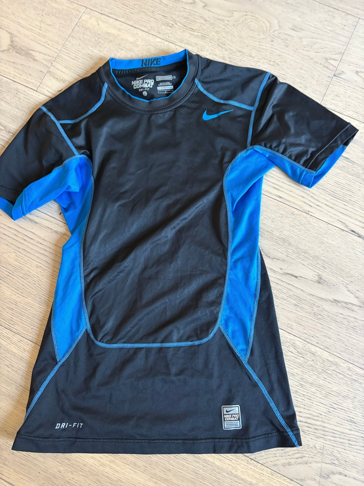 Nike Pro Combat Dri-FIT Shirt - Zwart/Blauw - Maat L, Kleding | Heren, Maat 52/54 (L), Fitness, Zwart, Ophalen of Verzenden