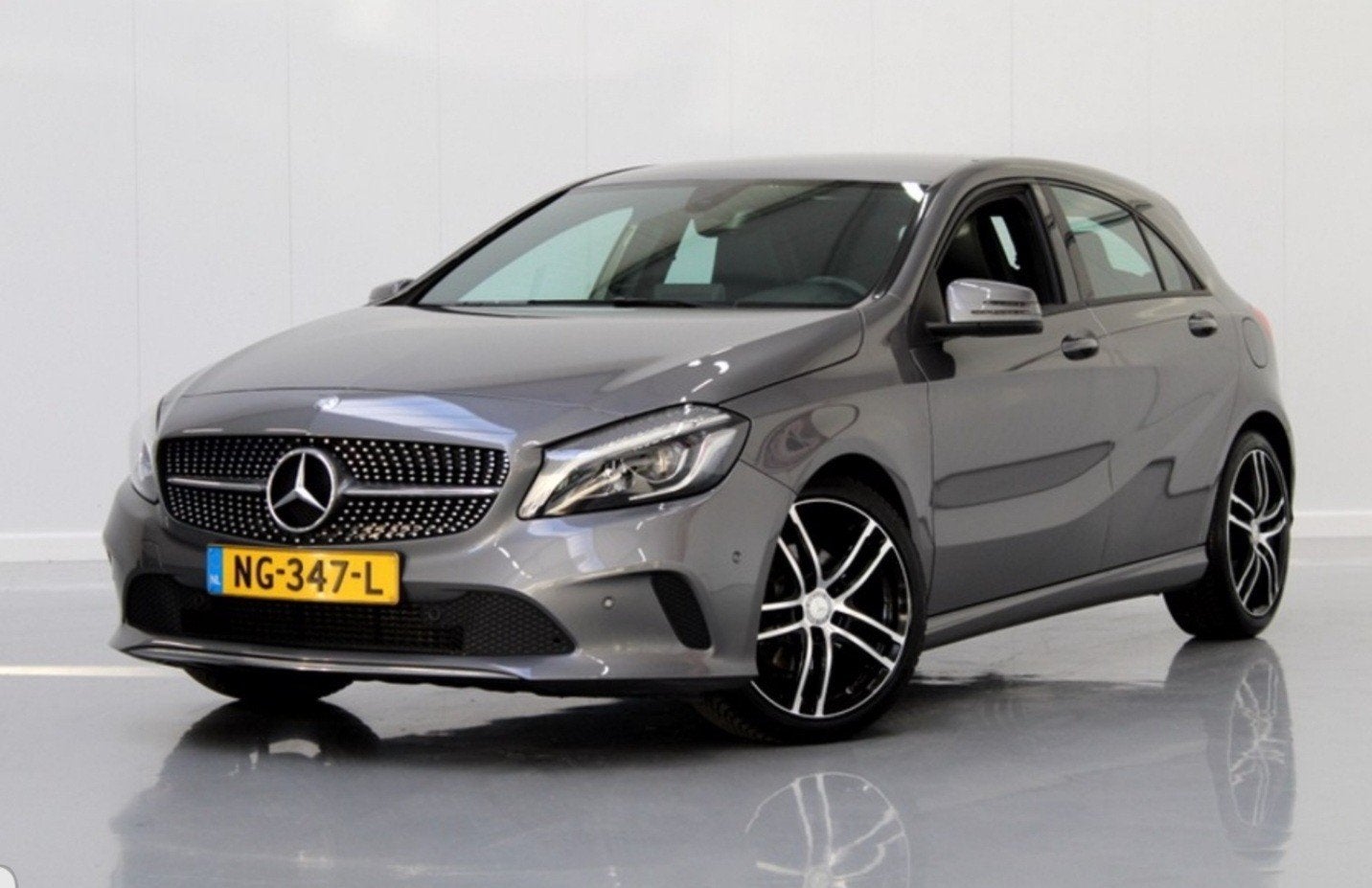 Mercedes A180 123PK | 106.423 km | Navi • Half Leder • PDC, Auto's, Mercedes-Benz, Voorwielaandrijving, 4 cilinders, Navigatiesysteem