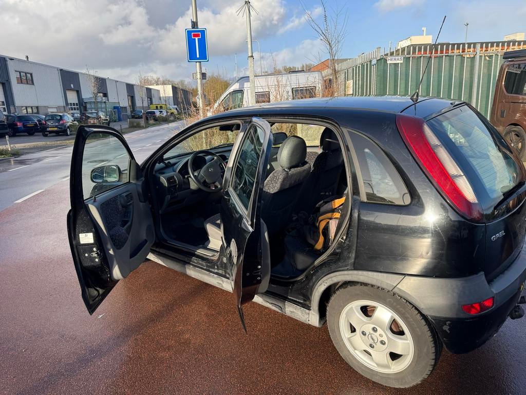 Opel Corsa 1.2 16V 5D Easytronic 2002 Zwart, Auto's, Opel, 450 kg, 74 pk, 31 €/maand, Origineel Nederlands