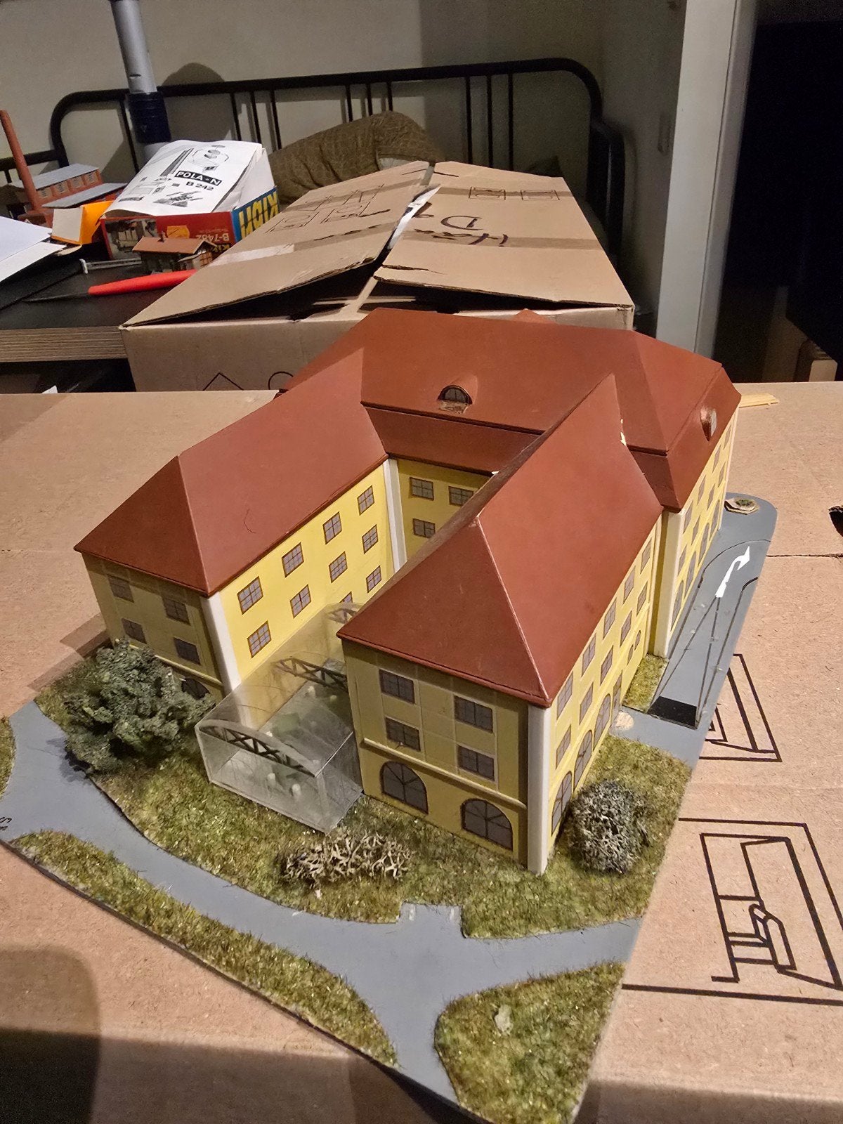 maquette ziekenhuis gebouw spoor N 1:160 modelspoor, Overige merken, Gebruikt, Gelijkstroom of Wisselstroom, Brug, Tunnel of Gebouw