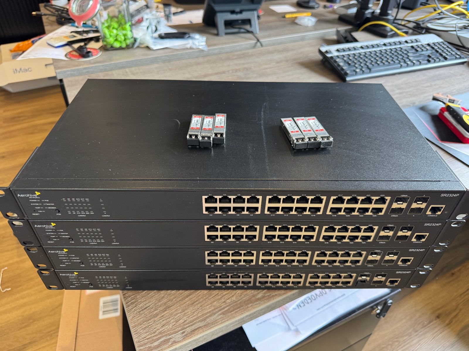 Aerohive/Extreme Networks Switch SR2324P, Computers en Software, Netwerk switches, Ophalen, Gebruikt