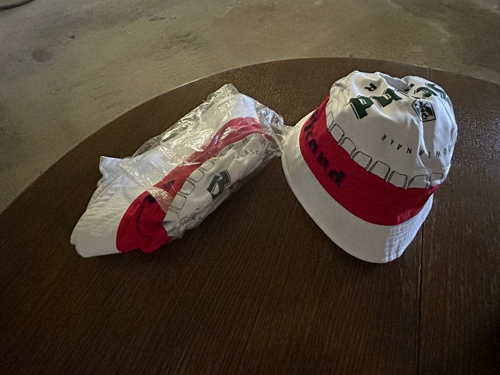 Brand Bier bucket hat en T-shirt, Ophalen, Nieuw, Kleding, Brand
