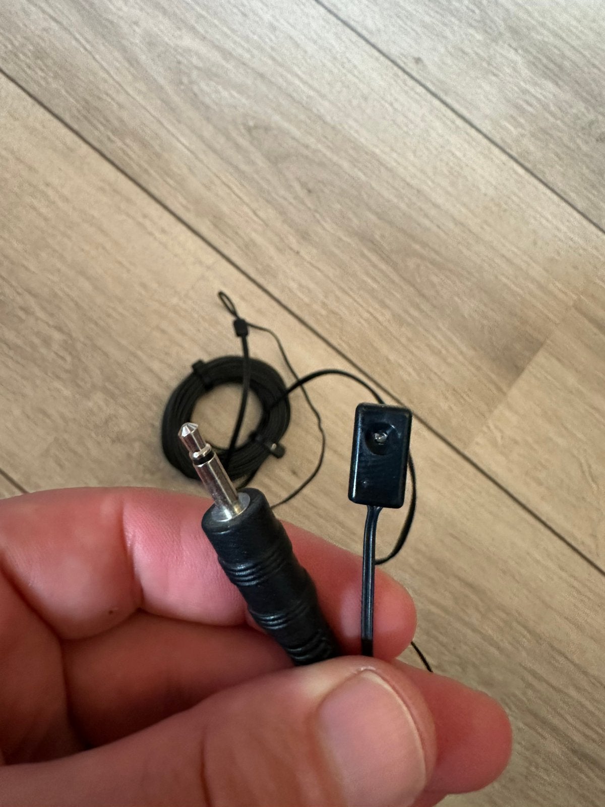 Bang Olufsen IR emit kabel met jack 3,5, Ophalen of Verzenden, Zo goed als nieuw, 2 tot 5 meter, Overige kabels
