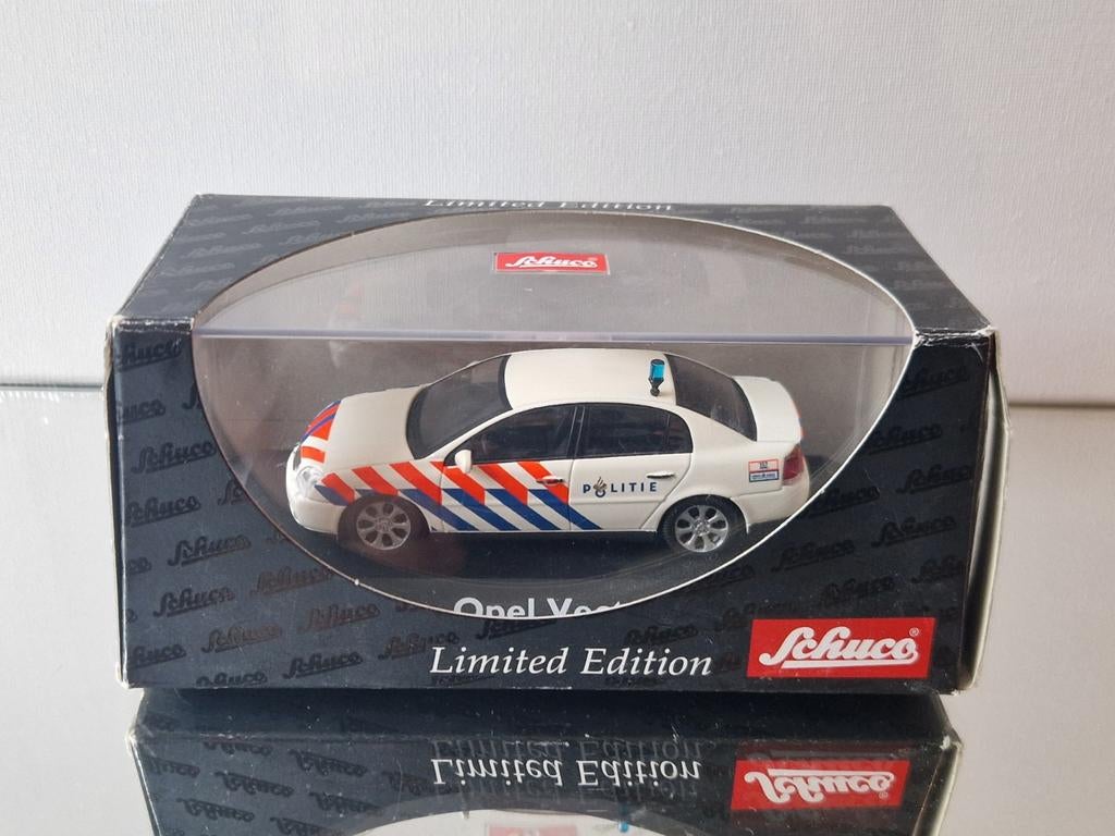 Schuco Opel Vectra Politie - Limited Edition, Hobby en Vrije tijd, Modelauto's | 1:43, Ophalen of Verzenden, Zo goed als nieuw