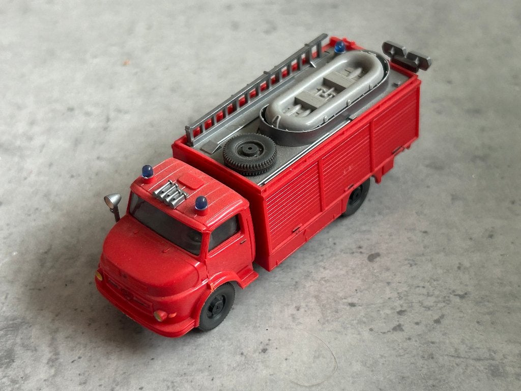 Wiking 1:87 Mercedes-Benz Kurzhauber brandweer, Hobby en Vrije tijd, Modelauto's | 1:87, Ophalen of Verzenden, Zo goed als nieuw