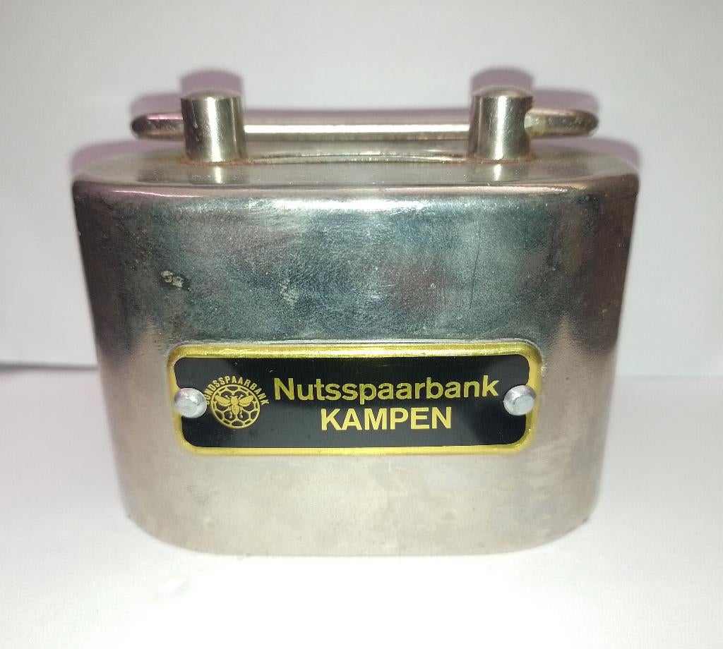 Spaarpot Nutsspaarbank Kampen., Verzamelen, Spaarpotten, Ophalen of Verzenden, Gebruikt, Metaal of Blik, Overige thema's