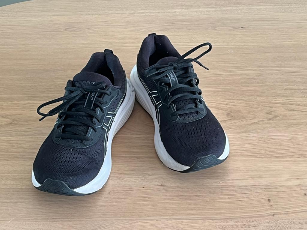 ASICS Hardloopschoenen schoenen gympen zwart 43, Ophalen of Verzenden, Zo goed als nieuw, Sportschoenen, Zwart