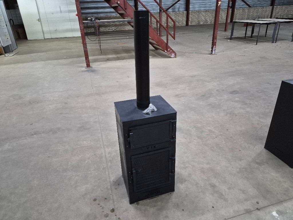 VIK Juno Pizza Oven Tuinhaard Zwart – Nieuwstaat/Ongebruikt, Tuin en Terras, Pizzaovens, Ophalen, Zo goed als nieuw, VIK