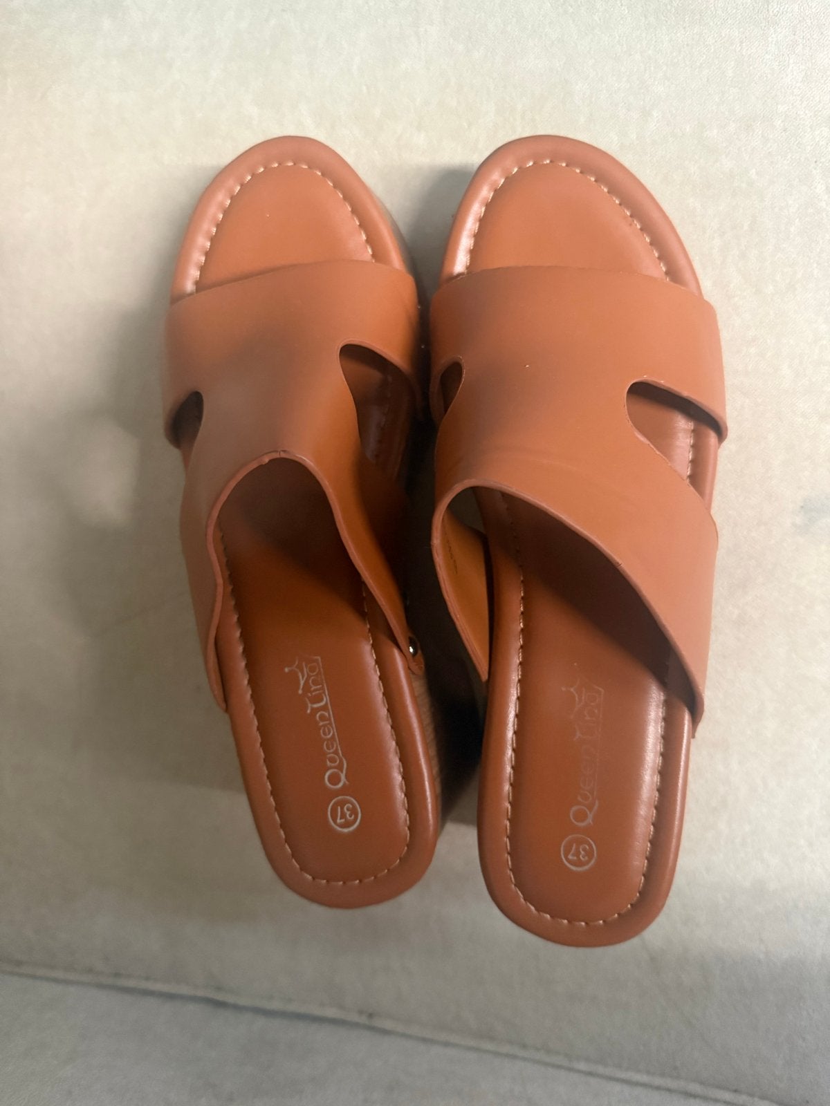 Mooie bruine slippers met hak - Maat 37, Kleding | Dames, Schoenen, Ophalen, Zo goed als nieuw, Bruin, Slippers