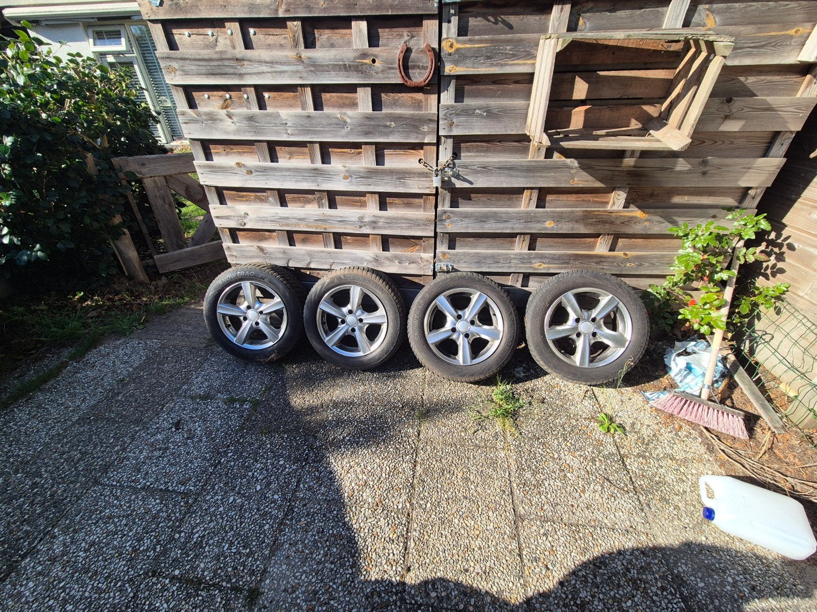 setje wielen met winterbanden Peugeot 206, Ophalen, Winterbanden, Banden en Velgen