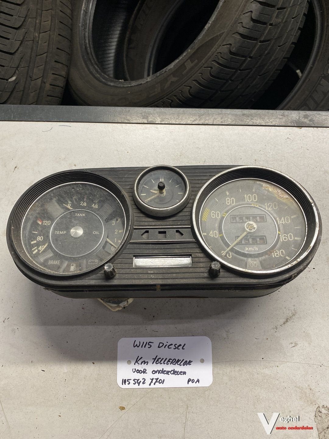 Mercedes W115  Km Tellerklok 115 542 7701