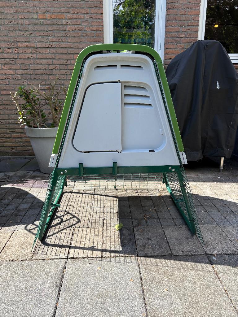 Omlet Eglu UP met 2 meter ren, Dieren en Toebehoren, Pluimvee | Toebehoren, Zo goed als nieuw, Kippenhok of Kippenren, Ophalen