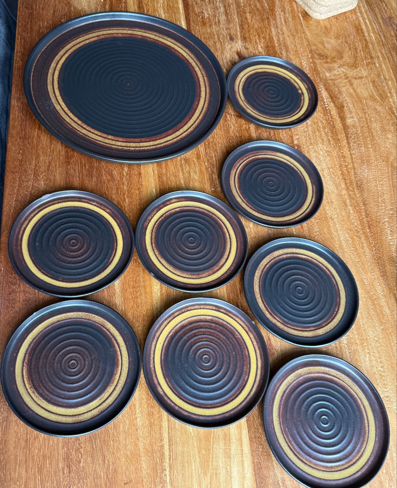 Vintage borden set - Gebruikt met gebruikerssporen, Huis en Inrichting, Keuken | Servies, Ophalen, Gebruikt, Keramiek, Vintage
