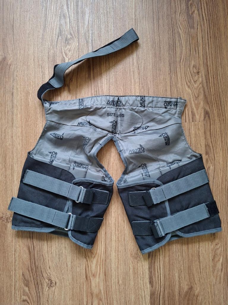 Hangbroek Musto, maat s junior., Ophalen of Verzenden, Kind